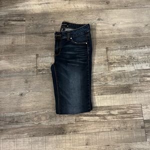 🖤 White House Black Market Distressed Jeans 🖤